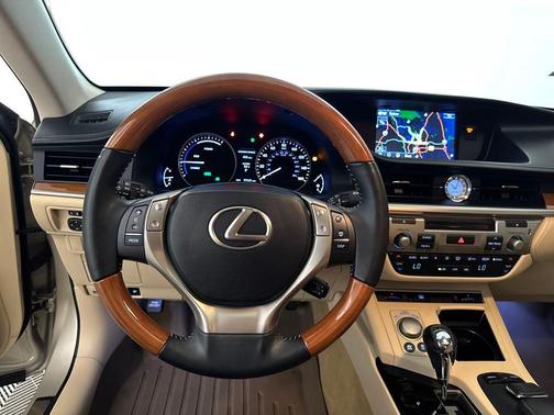2015 Lexus ES 300h Base