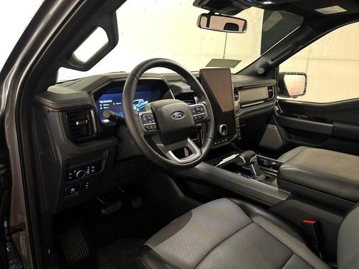 2025 Ford F-150 Lightning LARIAT