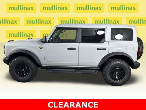 Avalanche Gray 2026 Ford Bronco Badlands