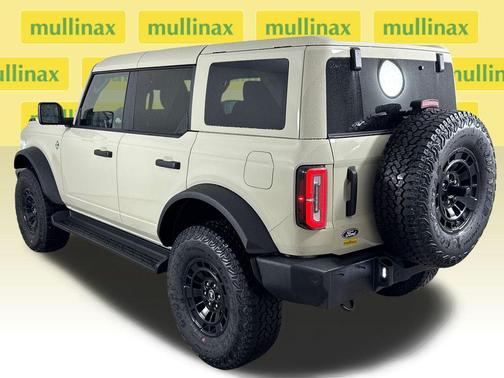 Desert Sand 2026 Ford Bronco Outer Banks