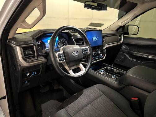 Oxford White 2022 Ford Expedition XLT