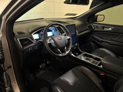 2021 Ford Edge ST
