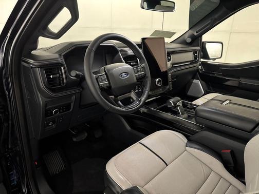 2025 Ford F-150 Lightning Platinum
