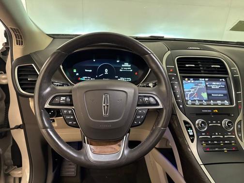 2019 Lincoln Nautilus Select