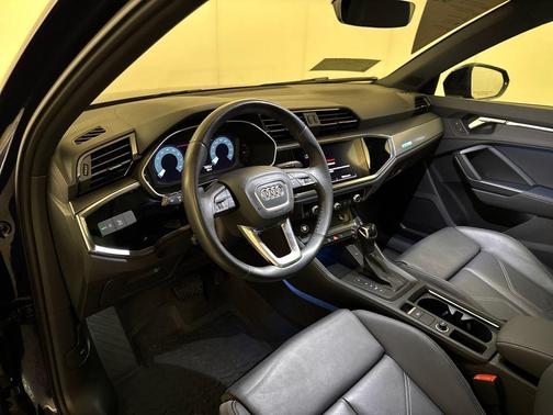 2022 Audi Q3 45 S line Premium