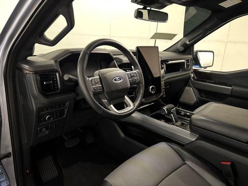 2022 Ford F-150 Lightning LARIAT