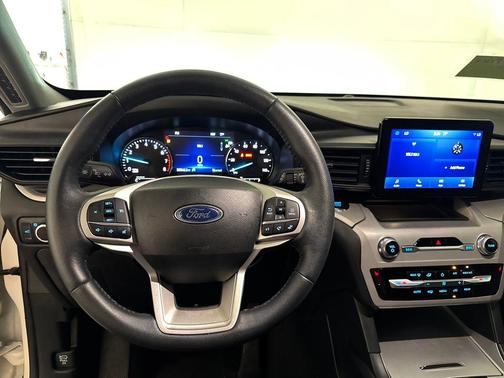 Star White 2023 Ford Explorer XLT