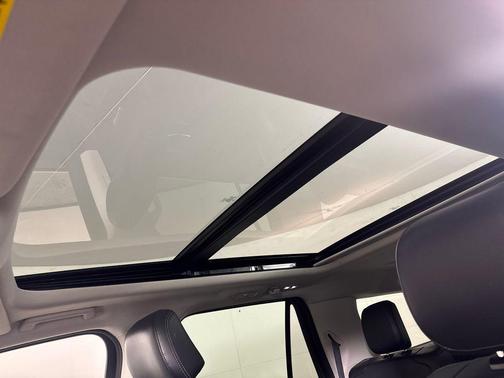 Oxford White 2025 Ford Expedition Max Platinum
