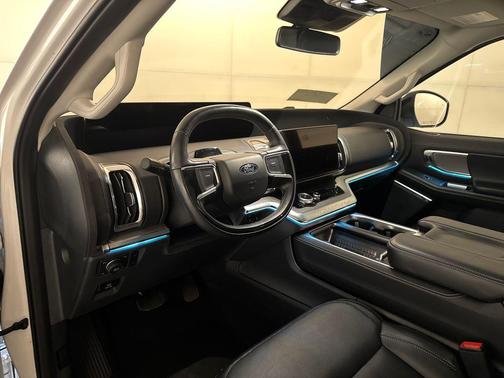 Oxford White 2025 Ford Expedition Max Platinum