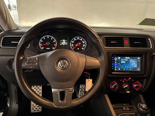 Deep Black Metallic 2012 Volkswagen Jetta SE