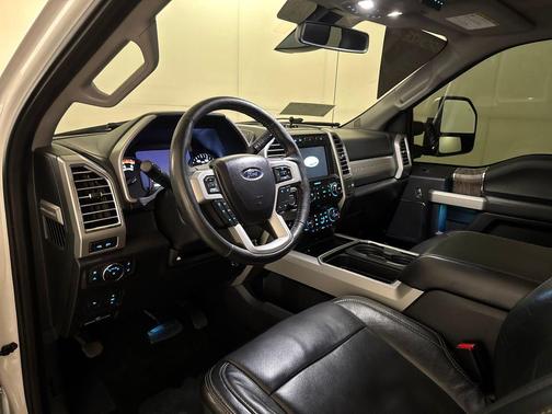 White Platinum 2017 Ford F-250 Lariat