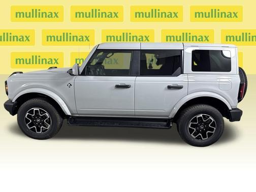 Avalanche Gray 2026 Ford Bronco Outer Banks