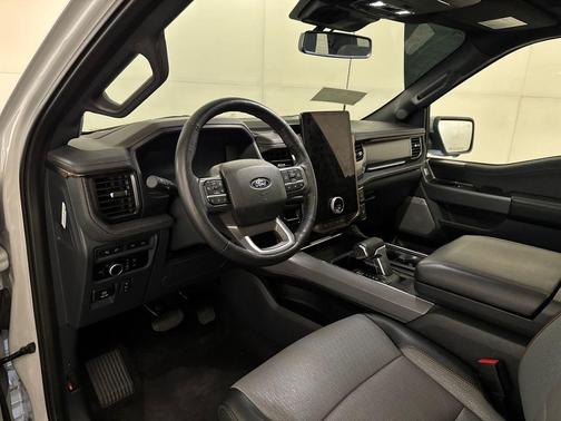 2024 Ford F-150 Lightning LARIAT