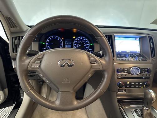 2015 INFINITI Q40 Base