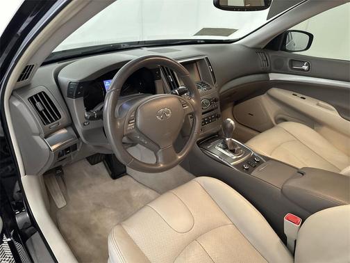 2015 INFINITI Q40 Base