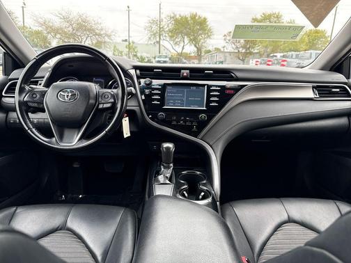 Midnight Black Metallic 2019 Toyota Camry SE