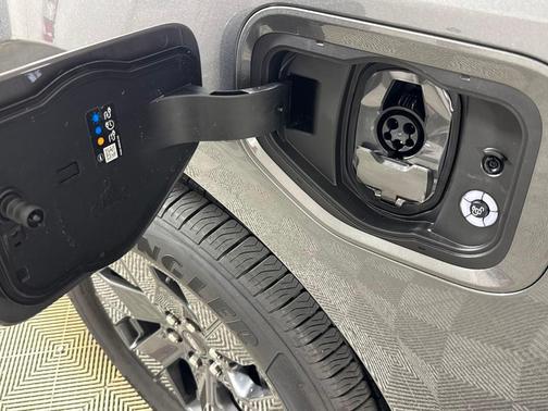 2025 Ford F-150 Lightning LARIAT