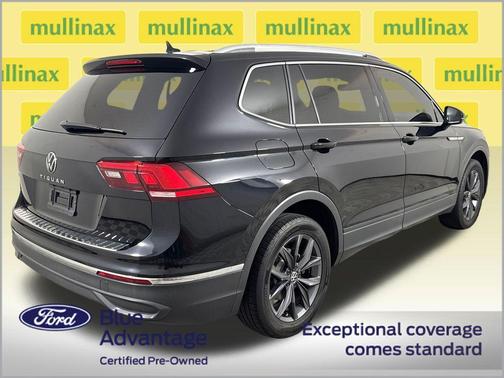 Deep Black Pearl Effect 2022 Volkswagen Tiguan 2.0T SE