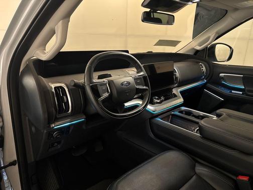Space Silver 2025 Ford Expedition Platinum