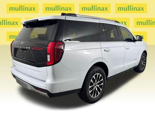 Space Silver 2025 Ford Expedition Platinum
