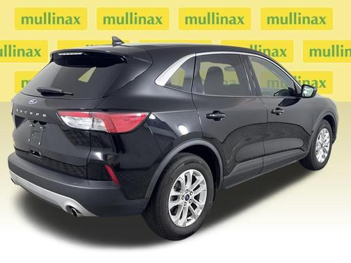 Agate Black Metallic 2022 Ford Escape SE