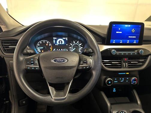 Agate Black Metallic 2022 Ford Escape SE