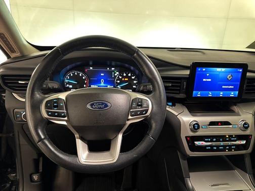 Blue Metallic 2022 Ford Explorer XLT
