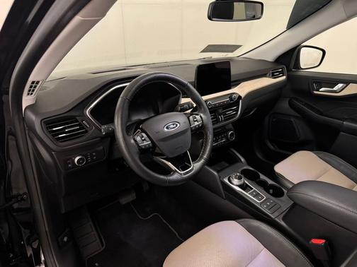 2021 Ford Escape Titanium Hybrid