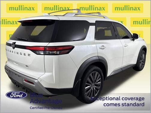2022 Nissan Pathfinder SL