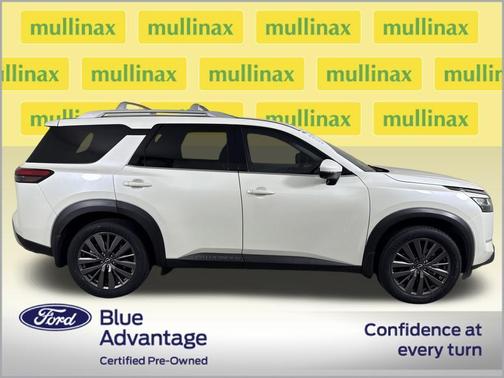 2022 Nissan Pathfinder SL