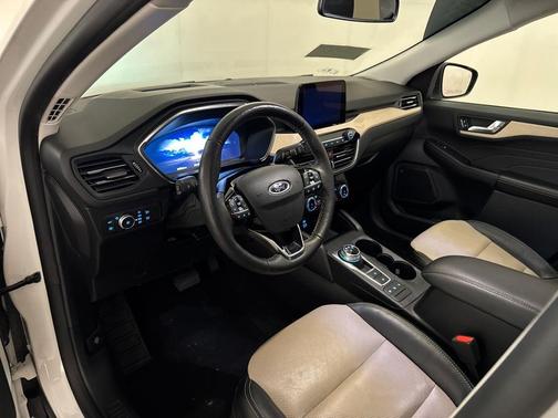 2022 Ford Escape Titanium Hybrid