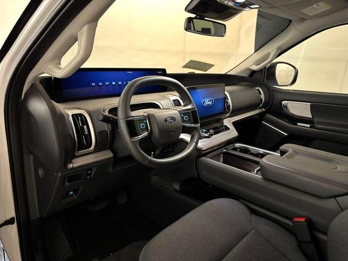 Oxford White 2025 Ford Expedition Active