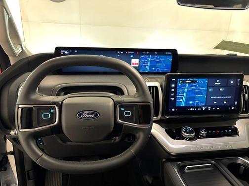 Oxford White 2025 Ford Expedition Active