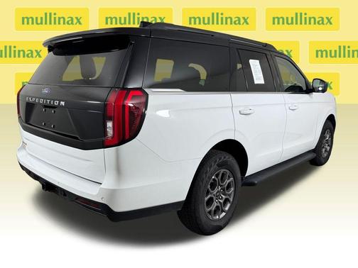 Oxford White 2025 Ford Expedition Active