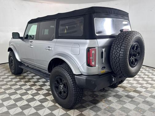 Iconic Silver Metallic 2021 Ford Bronco Outer Banks