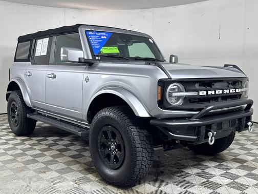 Iconic Silver Metallic 2021 Ford Bronco Outer Banks