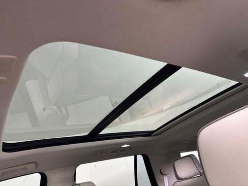 White Frost Tri-Coat 2023 GMC Yukon Denali