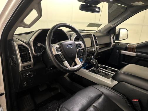 White Platinum Clearcoat Metallic 2019 Ford F-150 Lariat