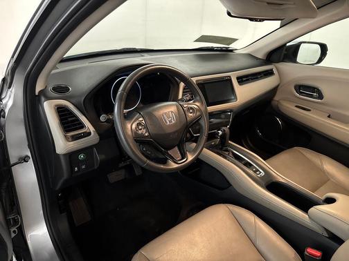 Lunar Silver Metallic 2018 Honda HR-V EX-L w/Navigation
