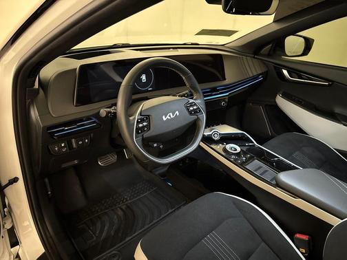 Snow White Pearl 2022 Kia EV6 GT-Line