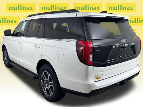 Star White 2026 Ford Expedition Active