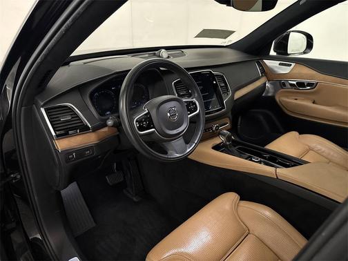 2019 Volvo XC90 T6 Inscription