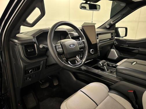 2025 Ford F-150 Lightning Platinum