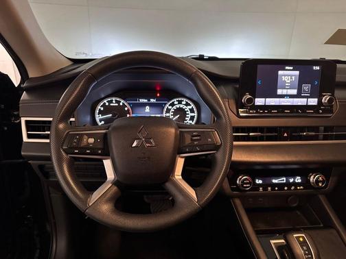 2022 Mitsubishi Outlander ES