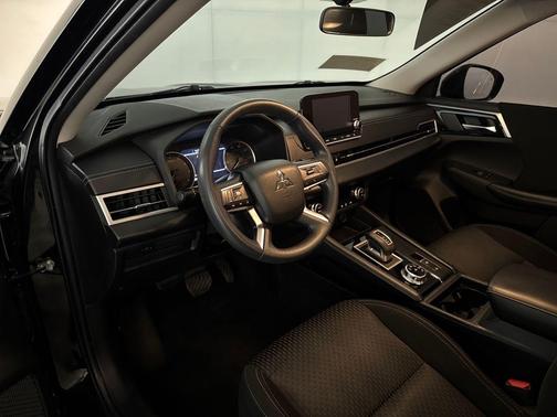 2022 Mitsubishi Outlander ES