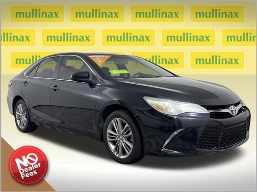 Midnight Black Metallic 2017 Toyota Camry SE