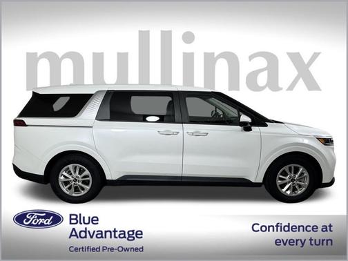 2023 Kia Carnival LX