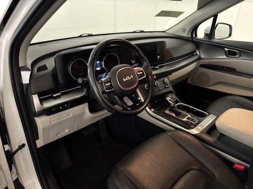 2023 Kia Carnival LX