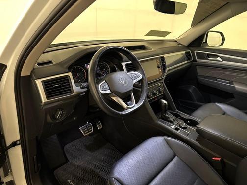 2021 Volkswagen Atlas 3.6 V6 SE w/ Technology R-Line