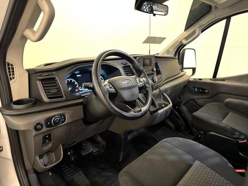 2022 Ford Transit-250 Base